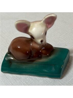 Ceramic figurine of a deer fawn, made in Japan. MCM. "kitsch". Vintage